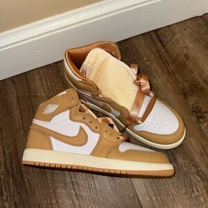 Nike Air Jordan 1 High OG in Tan and White